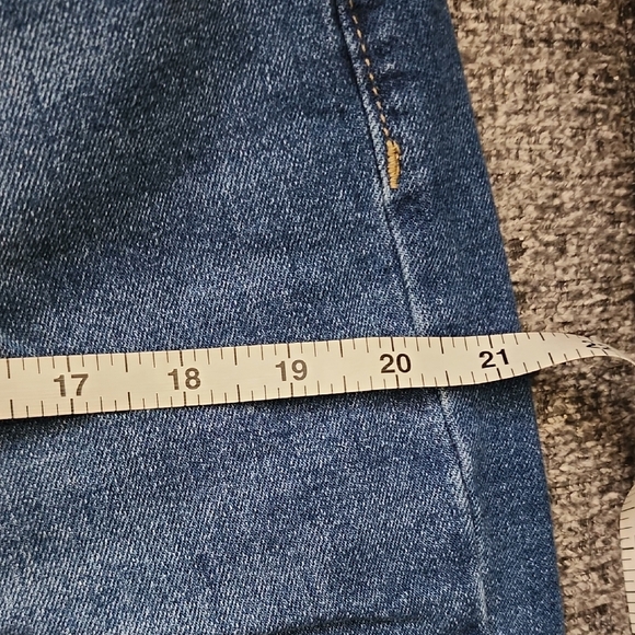 Old Navy Women's Wide-Leg Jeans - Medium Blue - Picture 5 of 8